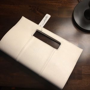 NWT⭐️CREAM CLUTCH BAG